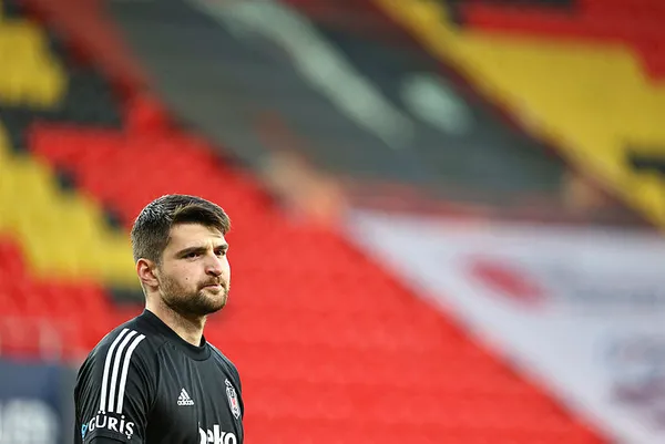 1626255892130.jpg Beşiktaş'ta kaleye Şampiyonlar Ligi transferi! Ersin Destanoğlu yerine...-4