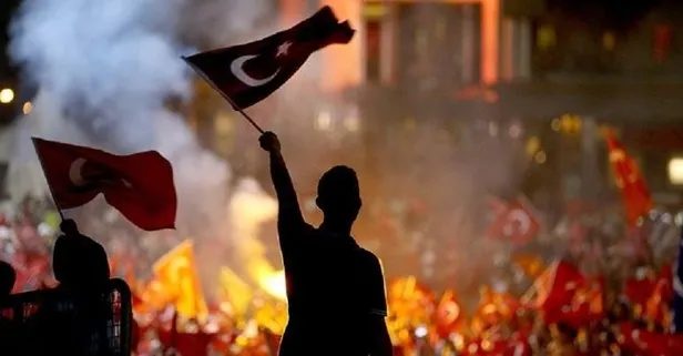 15 Temmuz resmi tatil mi Pazartesi kimlere tatil oldu?