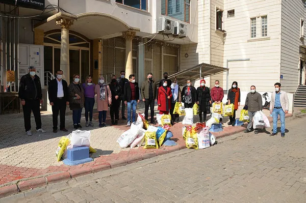 batmanda-250-yetim-cocuk-hediyelerle-sevindirildi-en-guzel-hediyemizi-vucudu-yanmis-olan-bir-kiz-kardesimize-verdik-1613315383178.jpg Batman'da 250 yetim çocuk hediyelerle sevindirildi: En güzel hediyemizi vücudu yanmış olan bir kız kardeşimize verdik-3