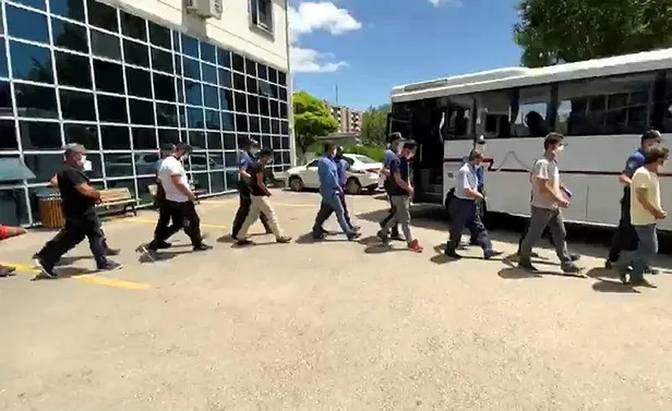 Son dakika: Ankara merkezli 17 ilde yasa dışı bahis operasyonu: Çok sayıda şüpheli gözaltına alındı-4