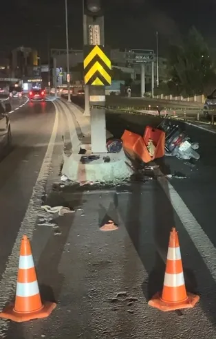 Motokurye refüje çarparak hayatını kaybetti