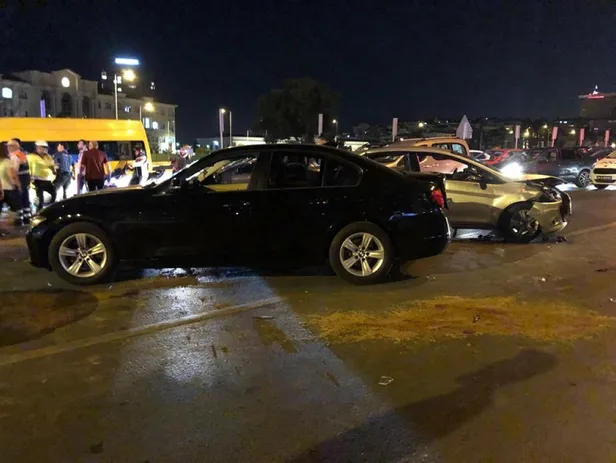 Karı-koca Kadıköy'ü savaş alanına çevirdi! 8 araç birbirine girdi: 7 yaralı-9