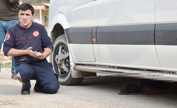 antalya-kepezde-servis-aracinin-altinda-kalan-suriye-uyruklu-cocuk-oldu-1640698966510.jpg Antalya Kepez'de servis aracının altında kalan Suriye uyruklu çocuk öldü-5