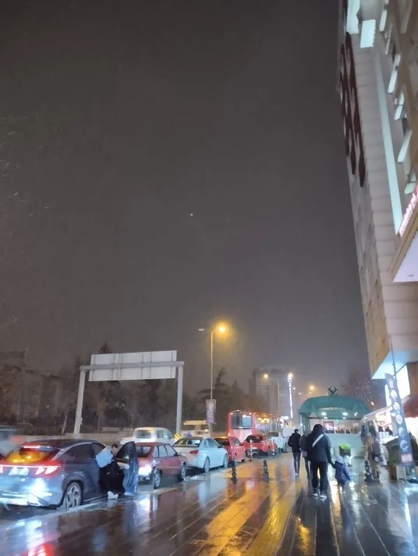 ankarada-kar-yagisi-gece-saatlerinde-etkisini-artirdi-1675134345915.jpg