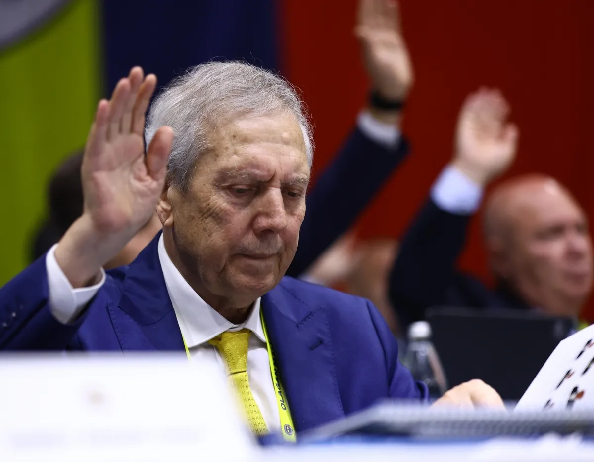 1792761769560.jpg Fenerbahçe'de flaş derbi kararı! Aziz Yıldırım elini cebine atacak-2