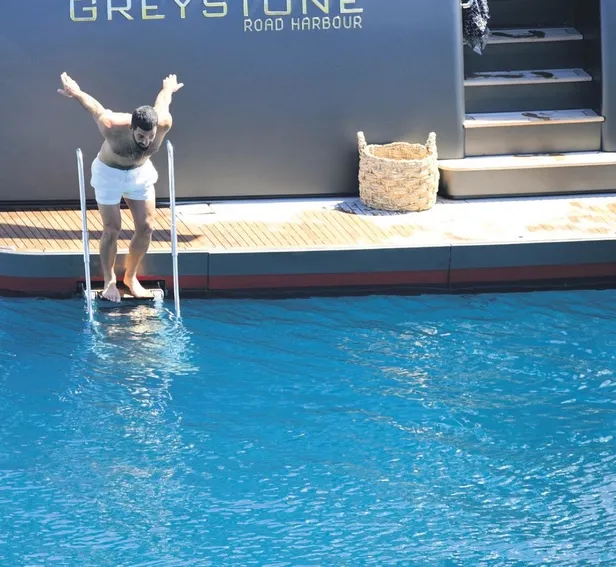 galatasarayin-yildizi-arda-turan-fit-vucuduyla-yeni-sezona-hazir-oldugunu-gosterdi-1599435358359.jpeg Galatasaray'ın yıldızı Arda Turan fit vücuduyla yeni sezona hazır olduğunu gösterdi-2