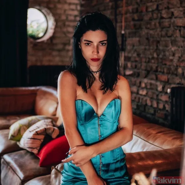 Merve Boluğur önce derin dekoltesiyle poz verdi sonra bikinili paylaşım yaptı! Göğüs ucuna uyguladığı sansür çok konuşuldu - 13