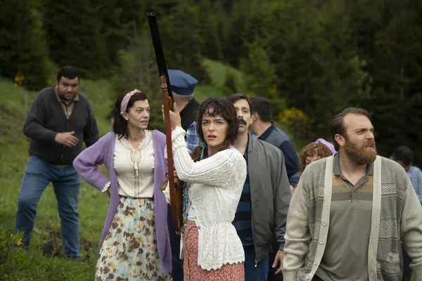 atvnin-yeni-dizisi-vermem-seni-ellerenin-ilk-bolumune-dair-detaylar-ortaya-cikti-ele-avuca-sigmayan-mehmet-ile-1686935818952.jpg ATV’nin yeni dizisi Vermem Seni Ellere’nin ilk bölümüne dair detaylar ortaya çıktı! Ele avuca sığmayan Mehmet ile inatçı Zeliş’in hikayesi…-3