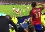 A Milli Takım'ın asker selamı Fransız taraftar kamerasında! Yayıncı kuruluş A Milli Takım'ın gol sevincini yayınlamadı...