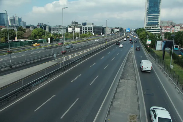 Son dakika haberi: İstanbul'da yollar boş kaldı-6