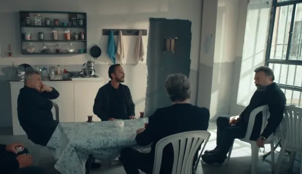 oyle-olmeyiz-fuze-at-edho-200-bolum-2-fragmani-sikistigi-cendereden-cikip-hasmini-yontacak-1634968589541.jpg EDHO 200. bölüm 2. fragmanı! Sıkıştığı cendereden çıkıp hasmını yontacak! Öyle ölmeyiz füze at!-4