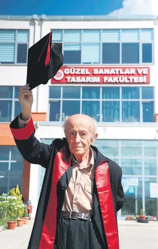 81 yaşındaki Hamdi Balkaş azmi ile büyüledi! En büyük tutkusu olan resim için 2018'de Güzel Sanatlar Fakültesine girdi