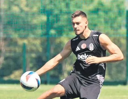 Ernest Mucı kulübeye