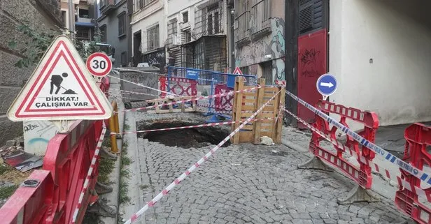 İstanbul Beyoğlu’nda yol çöktü! Şoför son anda kurtuldu! Yaya ve araç trafiğine kapatıldı