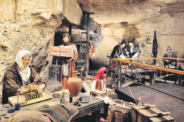 kultur-ve-lezzet-sehri-gaziantep-gazaintepe-yolu-dusenlerin-seyahat-edebilecegi-cok-sayida-rota-bulunuyor-iste-1697852235221.jpeg Kültür ve lezzet şehri Gaziantep! Gazaintep’e yolu düşenlerin seyahat edebileceği çok sayıda rota bulunuyor | İşte bunlardan bazıları...-5