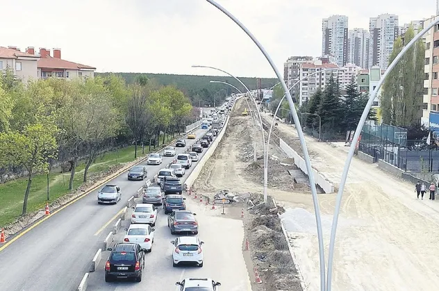 CHP'li Ankara Büyükşehir Belediyesi'nin '5 ayda bitireceğiz' dediği kavşakta 8 aydır çalışmalar devam ediyor