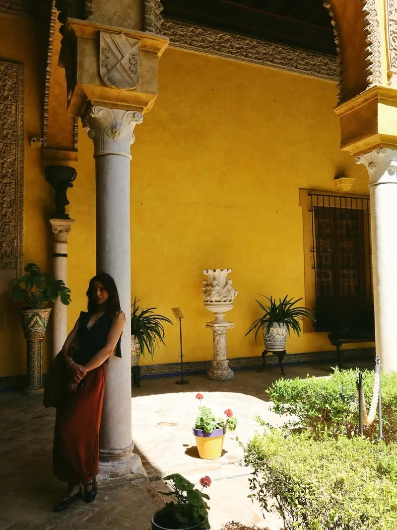 uzak-sehirin-zerrini-dilin-dogerden-ispanya-cikarmasi-1776346480120.jpg Uzak Şehir’in Zerrin’i Dilin Döğer’den İspanya çıkarması: Pozları olay oldu!-3