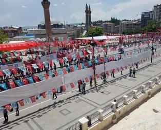 Dip dalga diyordu dibi gördü!