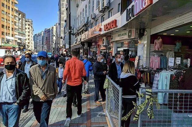 Son dakika: Rize'de cadde ve sokaklar yine doldu! Valilikten "rehavet" uyarısı