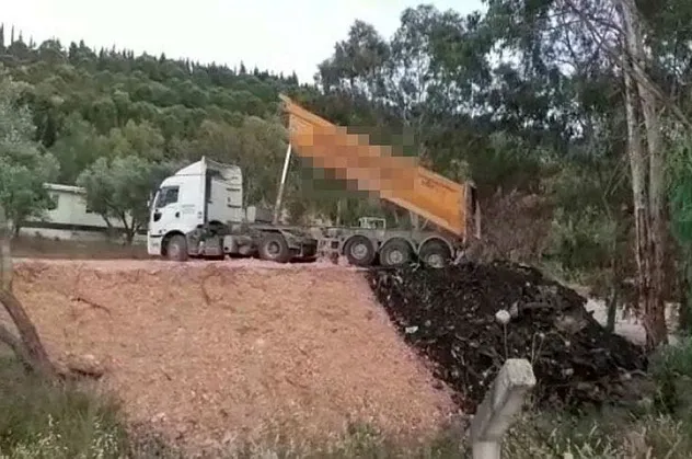 İzmir'de molozların ardından şimdi de kimyasal atık paniği!