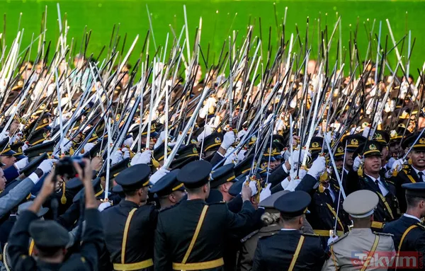 Kılıç kınına girdi! Teğmenlerin 'Atatürk' maskeli korsan yemin merasiminde yanıt bekleyen sorular: Bir disiplinsizlikten daha fazlası... - 12