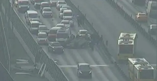 Son dakika: Haliç Köprüsü’nde trafiği kilitleyen kaza! Otomobil takla attı! İstanbul trafik durumu