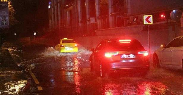 Son dakika: İstanbul’da şiddetli yağış! Sefer iptalleri var, trafik kilitlenme noktasında