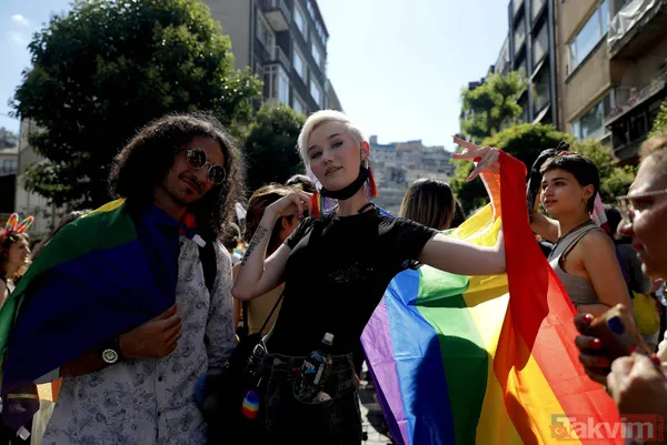 LGBT sapkınları yasak dinlemedi! "Onur Yürüyüşü" adı altında yine azıttılar! Polis paçavrayı çöpe attı - 32
