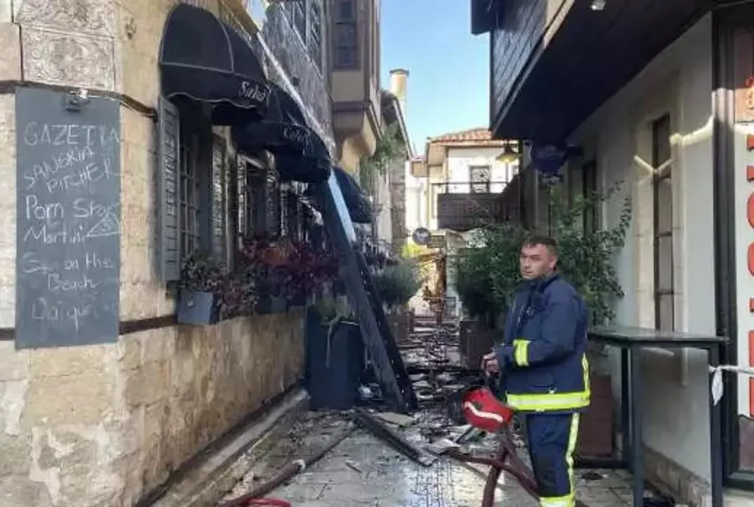 Antalya’da yangın faciası: 2 turist öldü!