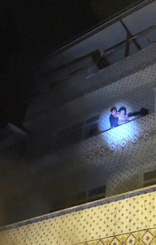 Bursa'da korkutan yangın! Binada mahsur kalan 4'ü çocuk 8 kişiyi itfaiye kurtardı