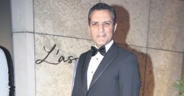 Rafet El Roman’dan sahnede büyük sürpriz: Genç hayranıyla yaptığı düet mekânı ayağa kaldırdı!