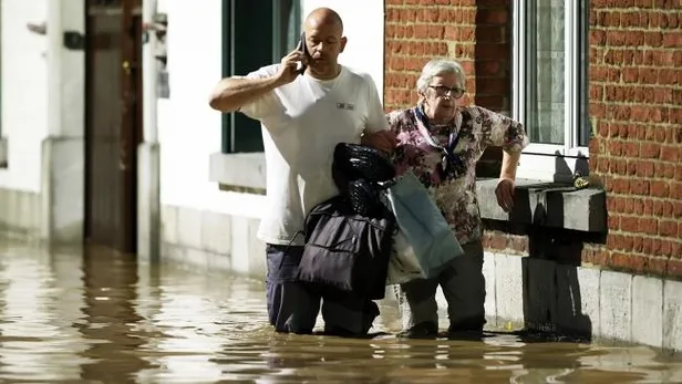 belcikada-sokaklar-gole-dondu-1627166404302.jpeg Belçika'da sokaklar sele teslim oldu-3