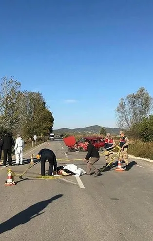 Son dakika: Tokat'ın Niksar ilçesinde servis minibüsü otomobille çarpıştı: 1 ölü, 9 yaralı