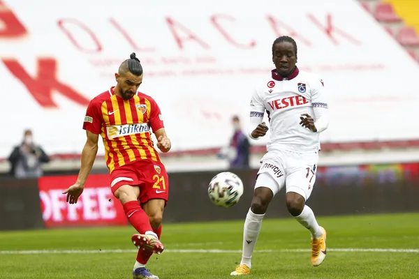 trabzonsporda-yoklari-oynayan-diabate-partizanda-kendine-geldi-1665394677128.jpg Trabzonspor'da yokları oynayan diabate, Partizan'da kendine geldi-4