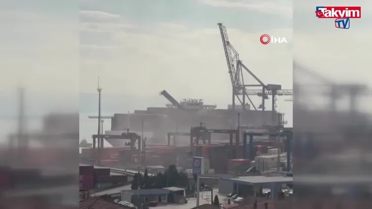 Kocaeli'de uluslararası limanda 3 yükleme vinci devrildi! İşte o anlar…