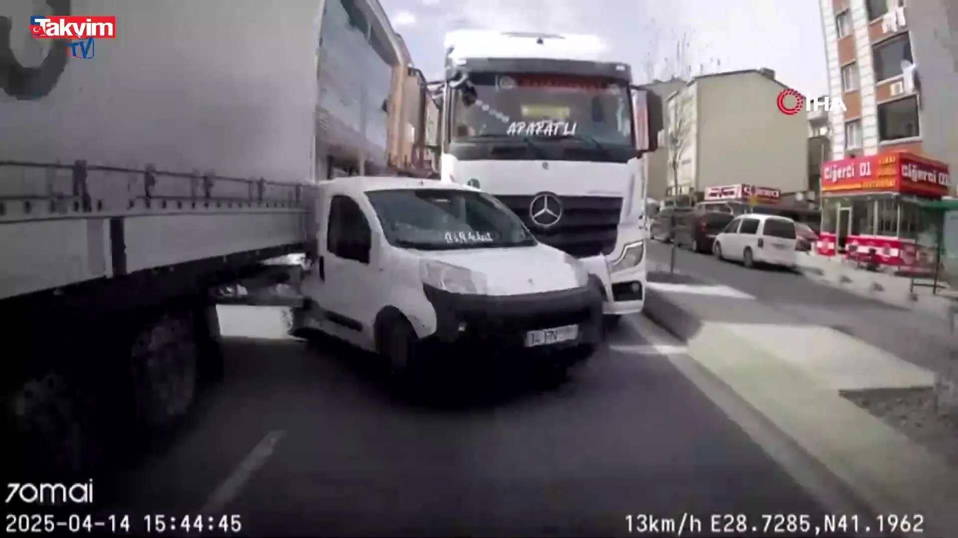 Arnavutköy’de ilginç kaza kamerada!