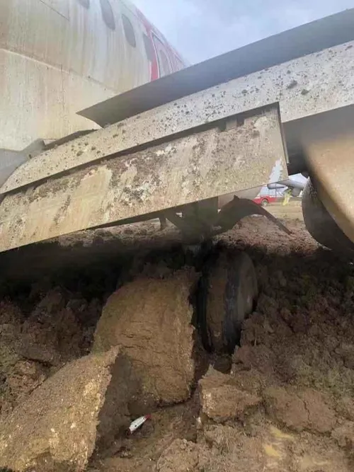 Son dakika: Sabiha Gökçen'de Pegasus Havayollarına ait uçak pistten çıktı! Yolcular böyle tahliye edildi-4