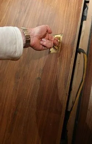 Yeni taşındığı evde buldu! Bakın nereye çıktı...