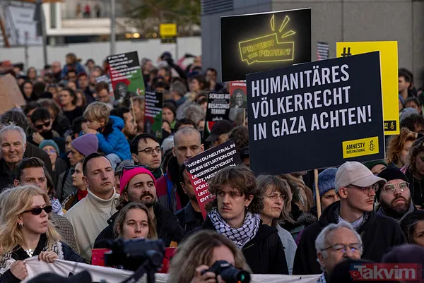 İşgaçi İsrail'in destekçi Joe Biden'a Berlin'de tepki yağdı: Bu senin soykırımın, ABD 1 numaralı terörist... - 12