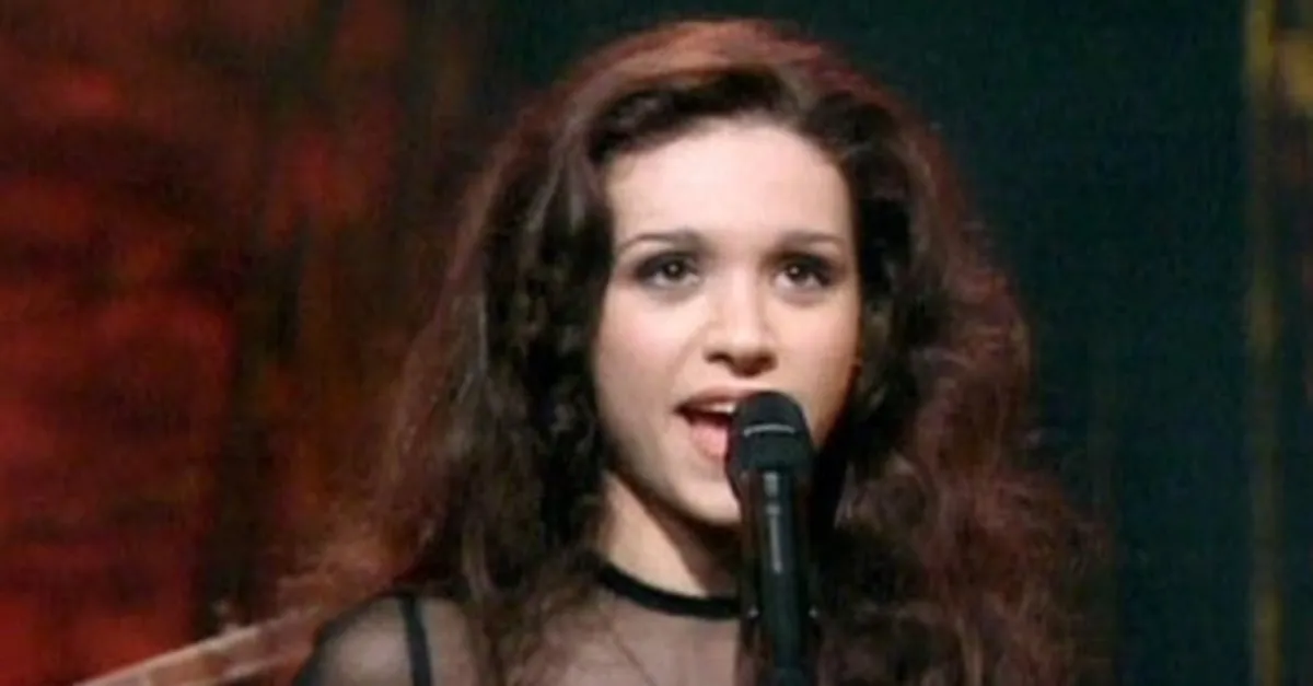 sebnem paker son haliyle sasirtti 1997 de dinle sarkisiyla eurovision a katilan paker adeta genclesti galeri takvim