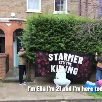 İngiltere’ye ’Filistin baskısı’ artıyor! Bir grup genç Keir Starmer’ın evinin önüne çocuk ayakkabıları bırakarak eylem yaptı