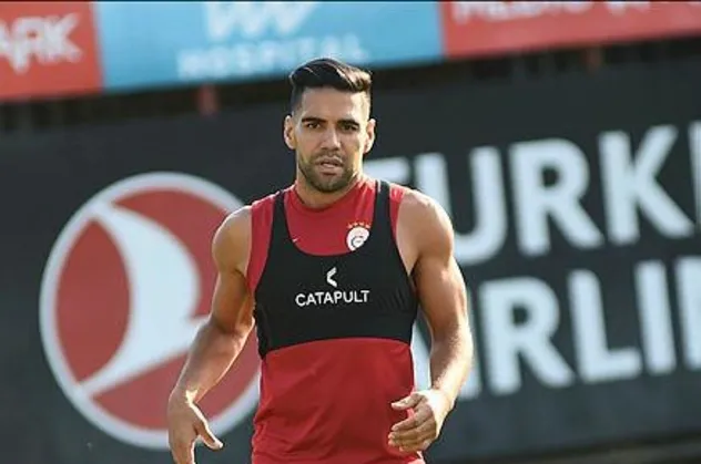 Galatasaray'da Falcao gitti Mohamed kaldı!