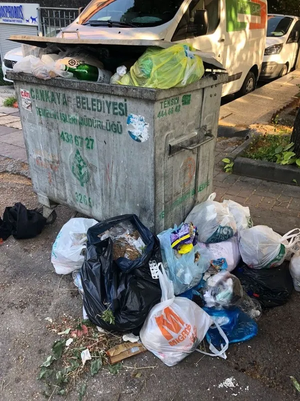 son-dakika-z-kusagi-da-chpli-belediyeleri-taniyor-cop-cukur-camur-1625997032545.jpg SON DAKİKA: Z kuşağı da CHP'li belediyeleri tanıyor! Çöp çukur çamur-4