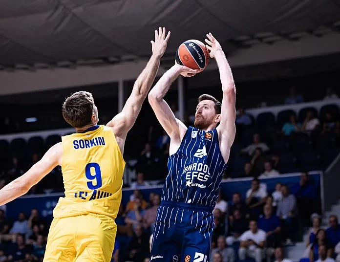 Efes Maccabi’ye geçit vermedi