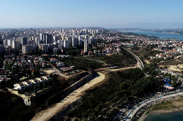 Adana için büyük tehlike! 'Duvarları çatlak binaları badana yaptırıp satıyorlar'
