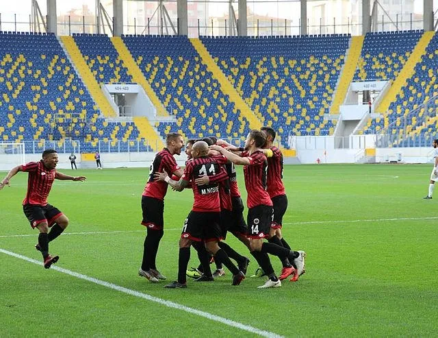 Gençler zirveye kuruldu!