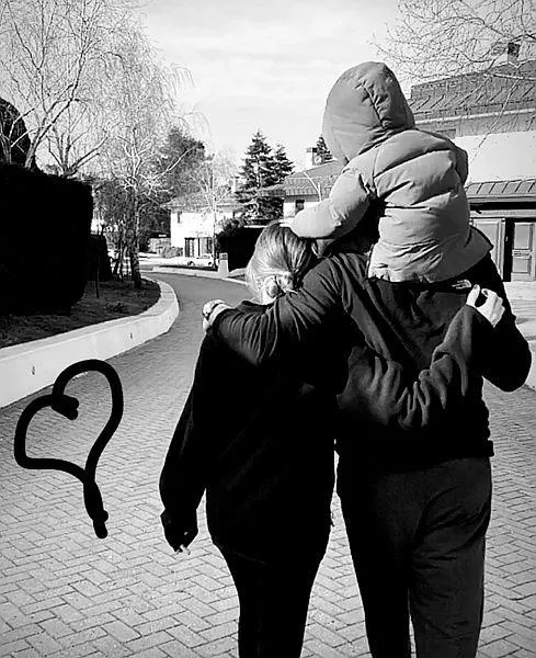 1652724548003.jpeg Sinem Kobal ve Kenan İmirzalıoğlu çiftinin en mutlu günü! Minik bebek Leyla dünyaya geldi, sosyal medyaya yorum yağdı-3