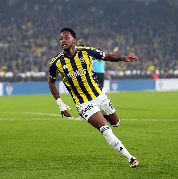 UEFA’dan Jhon Duran’a ceza!