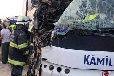 Eskişehir’de yolcu otobüsü tıra çarptı: yaralılar var!