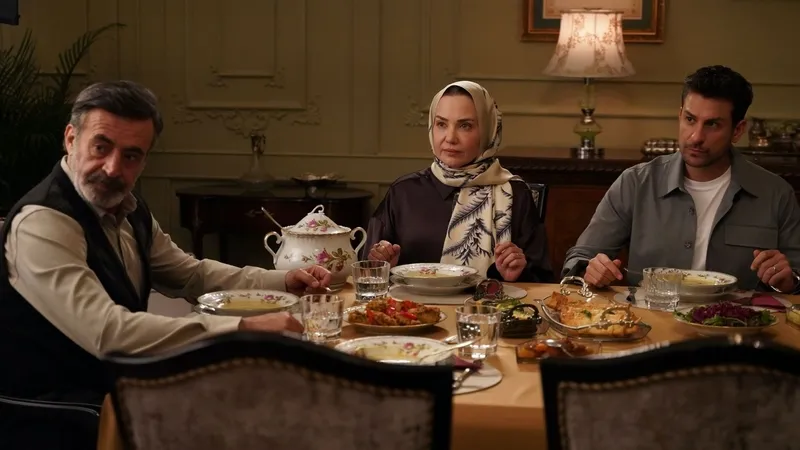 atvnin-yeni-dizisi-ayni-yagmur-altindada-gazze-icin-yurek-yakan-agit-cem-adrianin-kariyerinde-bir-ilk-bu-drami-1770413794879.jpeg atv'nin yeni dizisi Aynı Yağmur Altında’da Gazze için yürek yakan ağıt! Cem Adrian'ın kariyerinde bir ilk: "Bu dramı unutturmayan her projede varım"-5